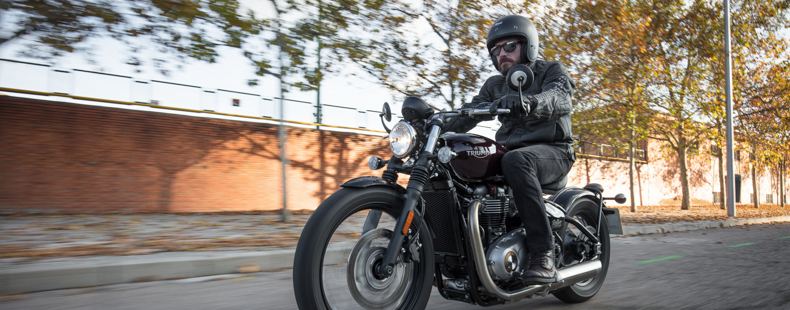 Bonneville Bobber Black