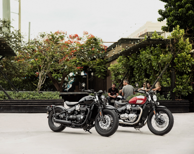 Bonneville Bobber Black
