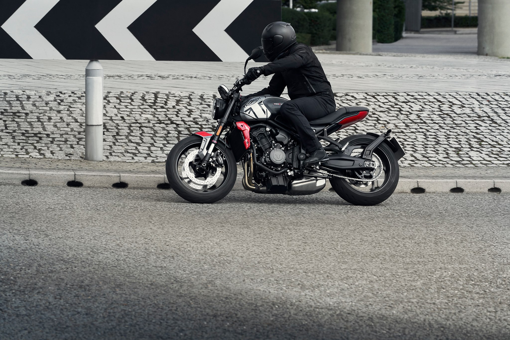 Trident 660