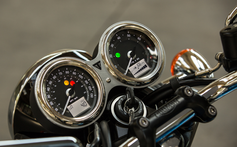 TRIUMPH BONNEVILLE T100 BLACK 2019 900cc CUSTOM price specifications  videos