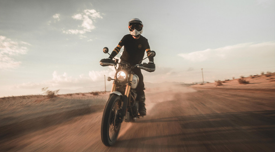 MÔ TÔ TRIUMPH SCRAMBLER 1200 TRANH TÀI TẠI MEXICAN 1000 