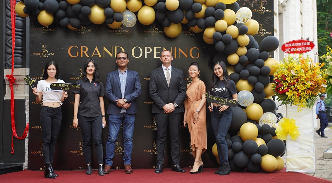 Khai trương Modern Classic Café tại showroom Triumph Vietnam