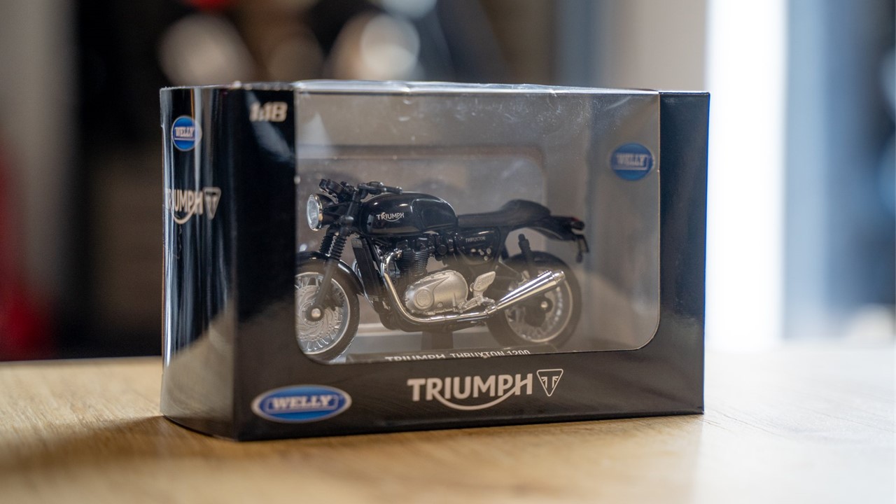 Mô hình tỷ lệ 1:18 của Tiger 800 và Thruxton đã có mặt ở Triumph!
