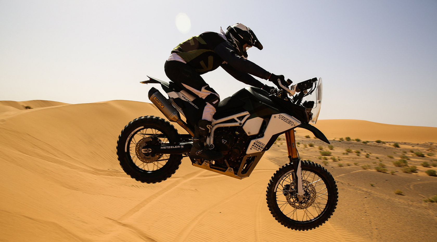 Xuyên sa mạc 'Pan-African Rally' với Triumph Tiger Tramontana