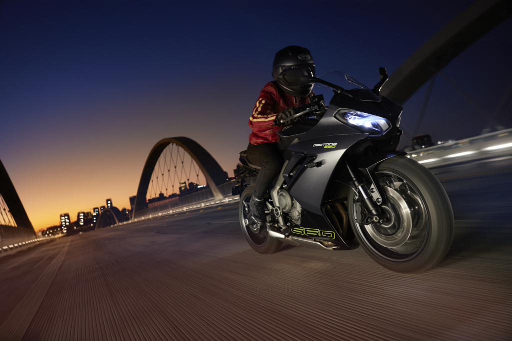 ĐỘNG CƠ 3 XY-LANH 660 CC